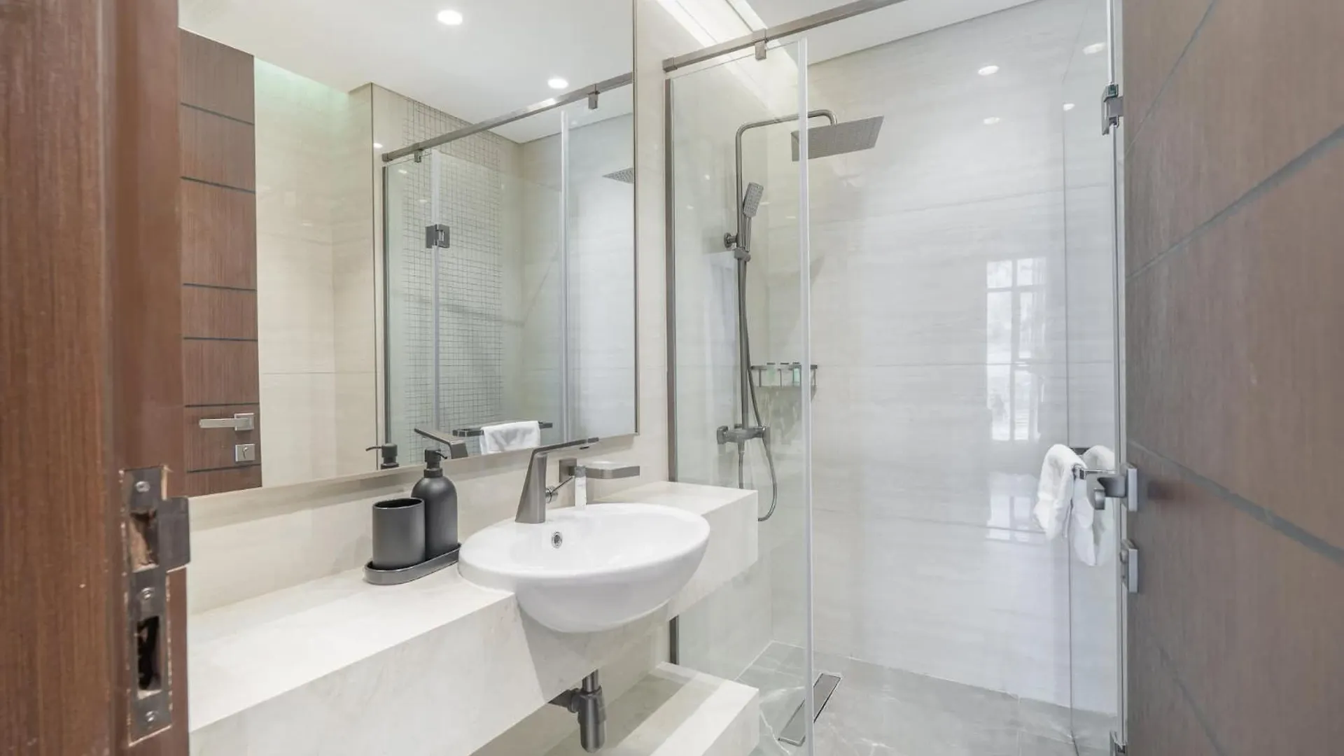 Fabulous And Spacious 2Br In Nobles Tower Ντουμπάι 0*,