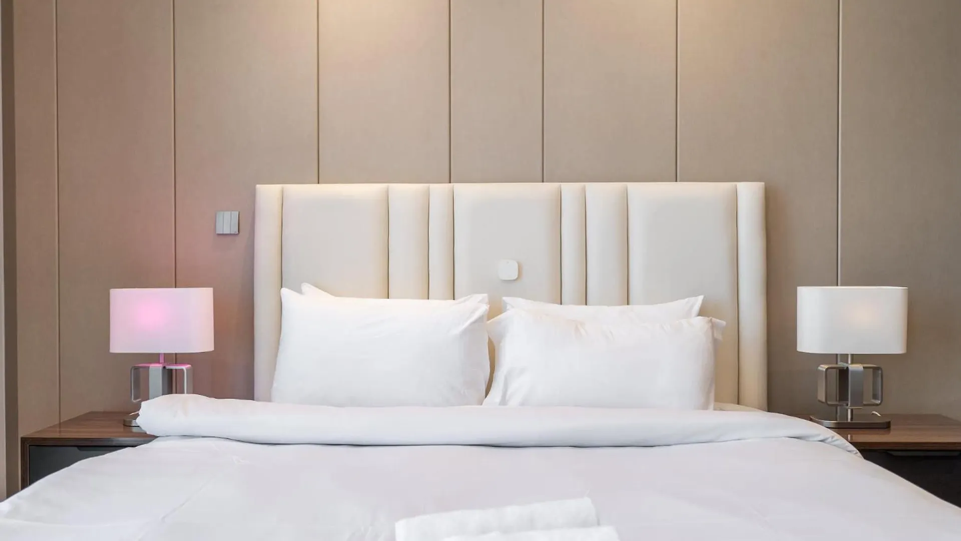 Fabulous And Spacious 2Br In Nobles Tower Ντουμπάι