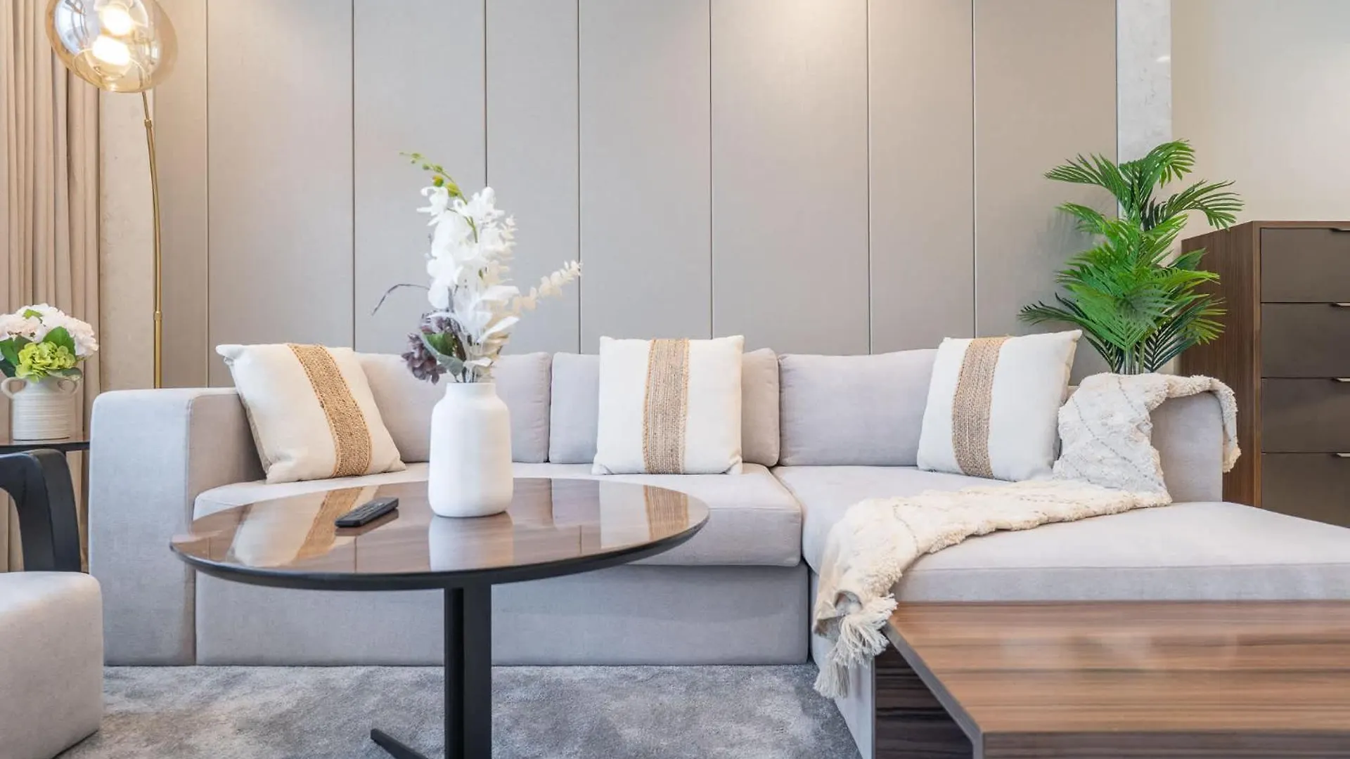 Fabulous And Spacious 2Br In Nobles Tower Ντουμπάι Διαμέρισμα