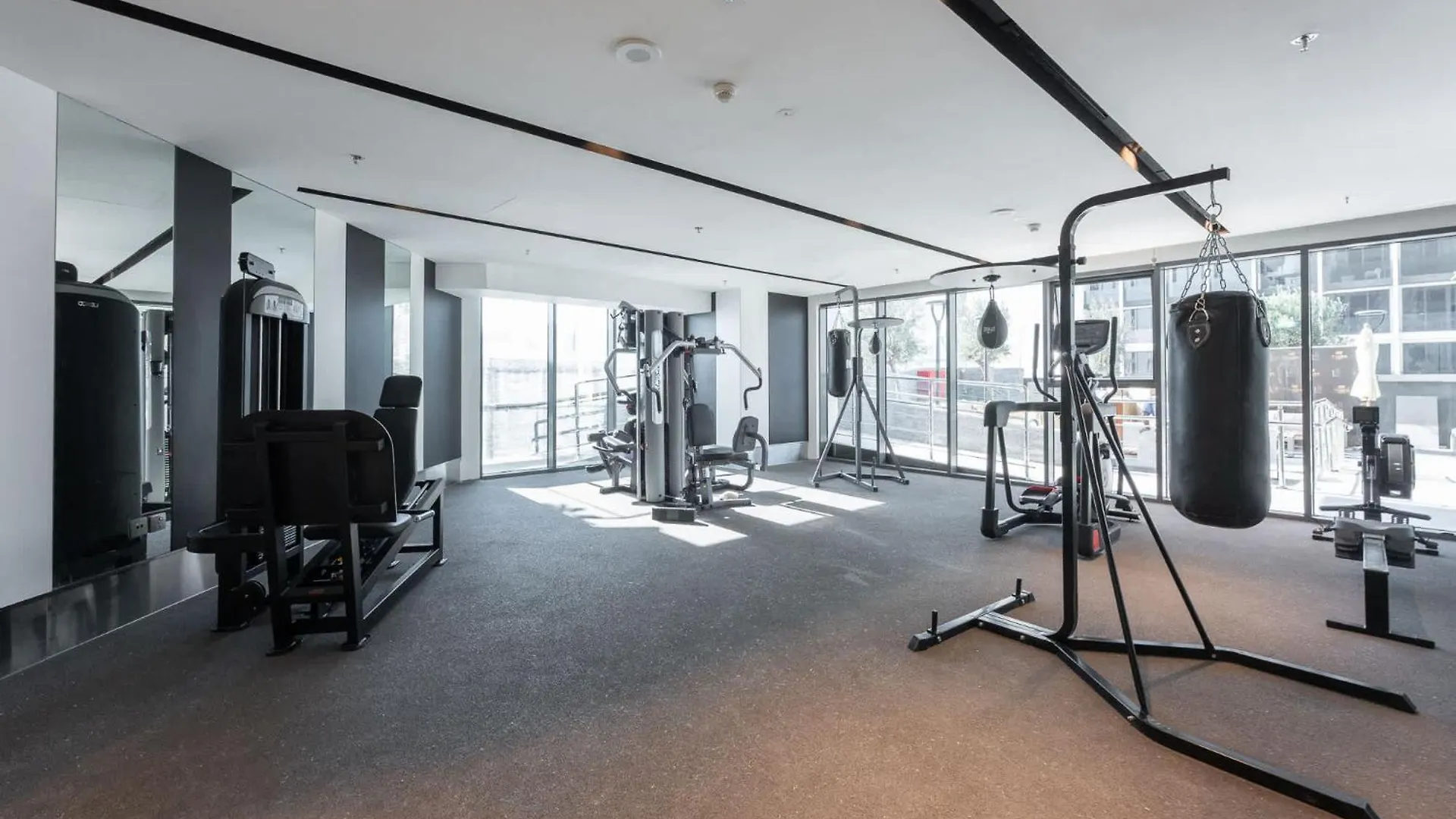 Fabulous And Spacious 2Br In Nobles Tower Dubai