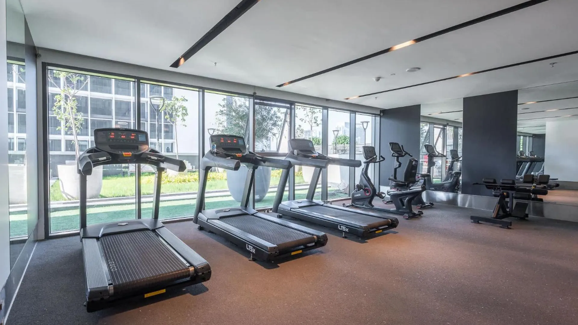 Fabulous And Spacious 2Br In Nobles Tower Dubai 0*,  United Arab Emirates