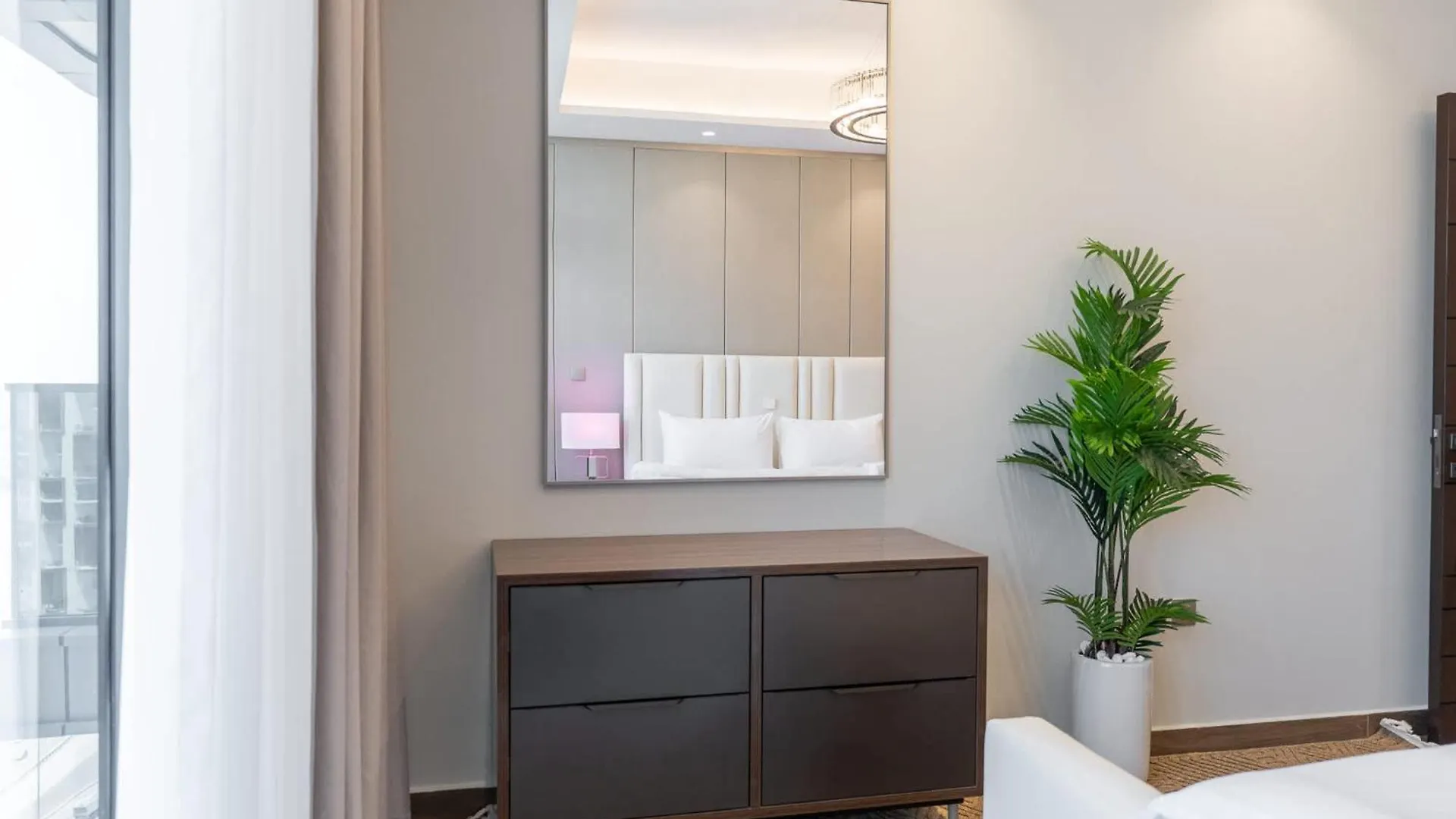 Fabulous And Spacious 2Br In Nobles Tower Dubai