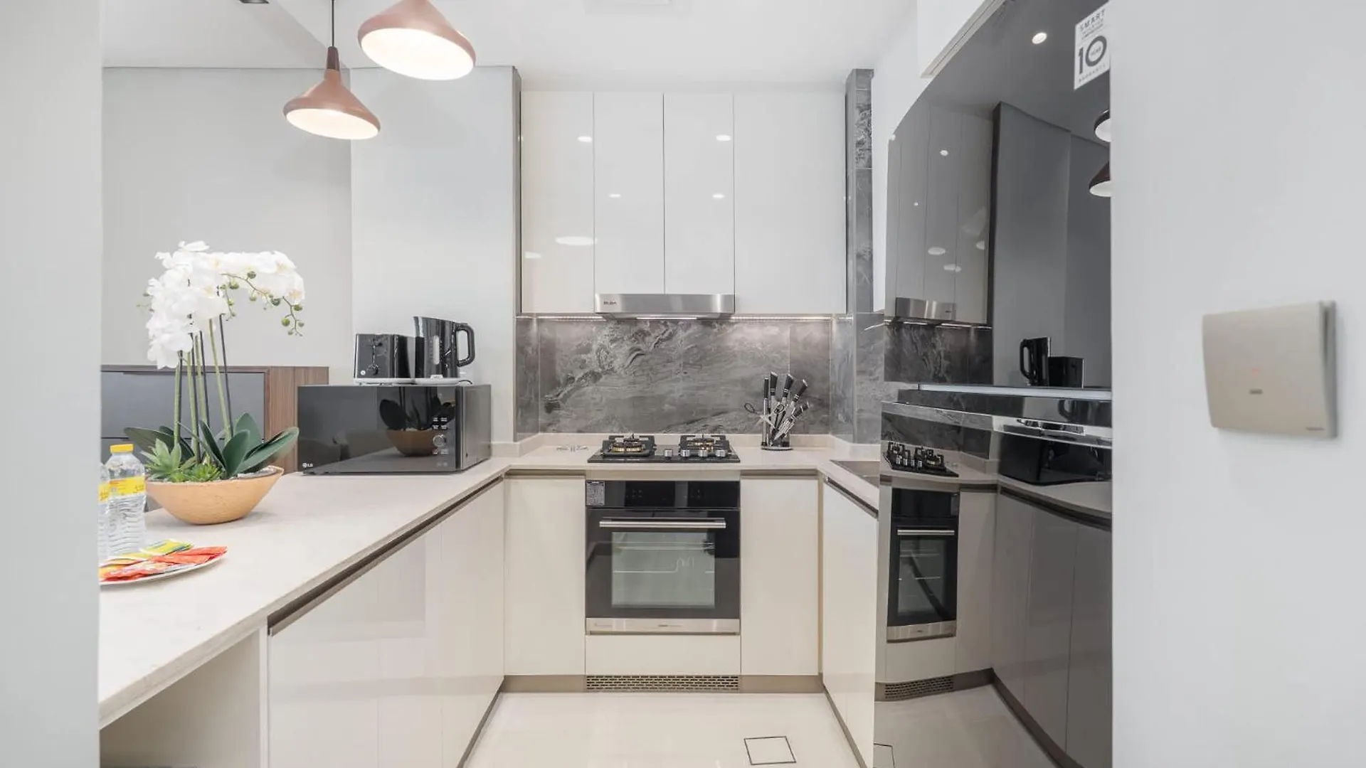 Fabulous And Spacious 2Br In Nobles Tower Dubai United Arab Emirates