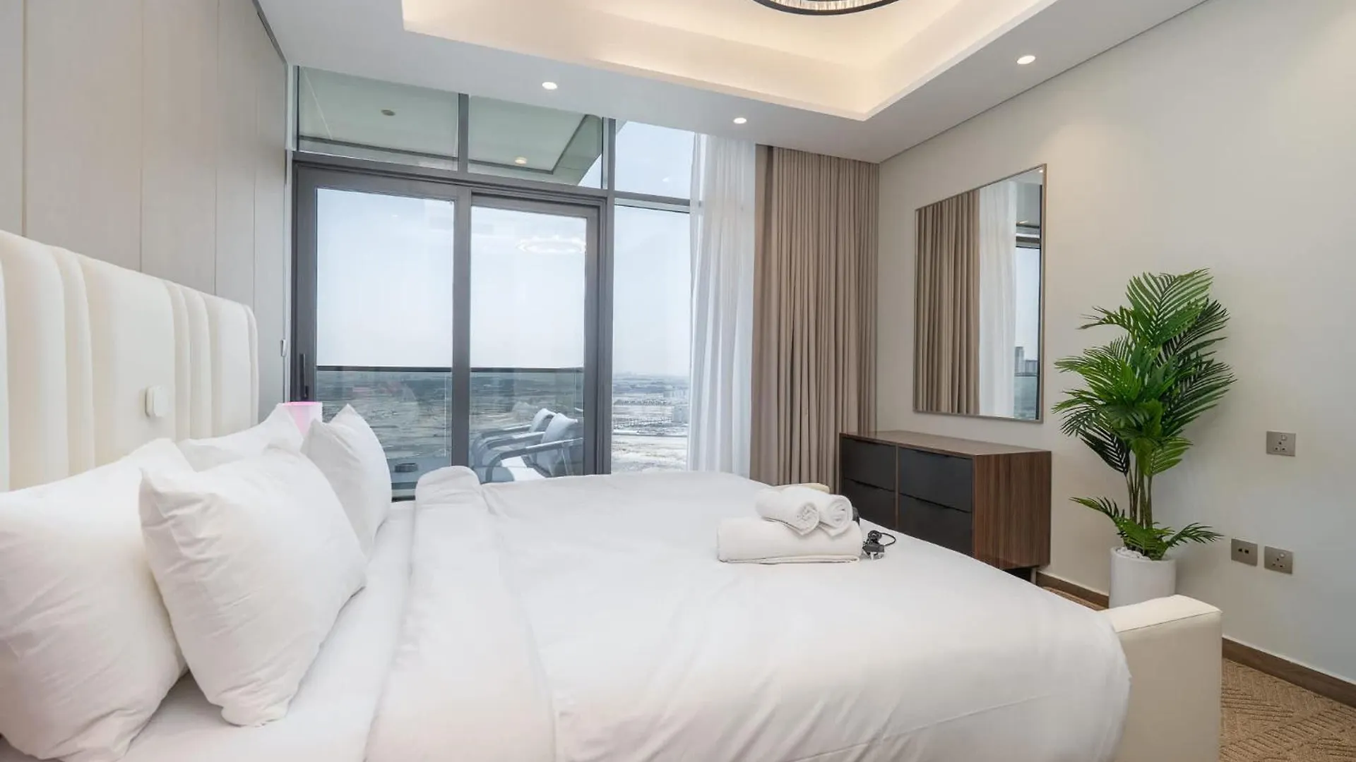 Fabulous And Spacious 2Br In Nobles Tower Dubai