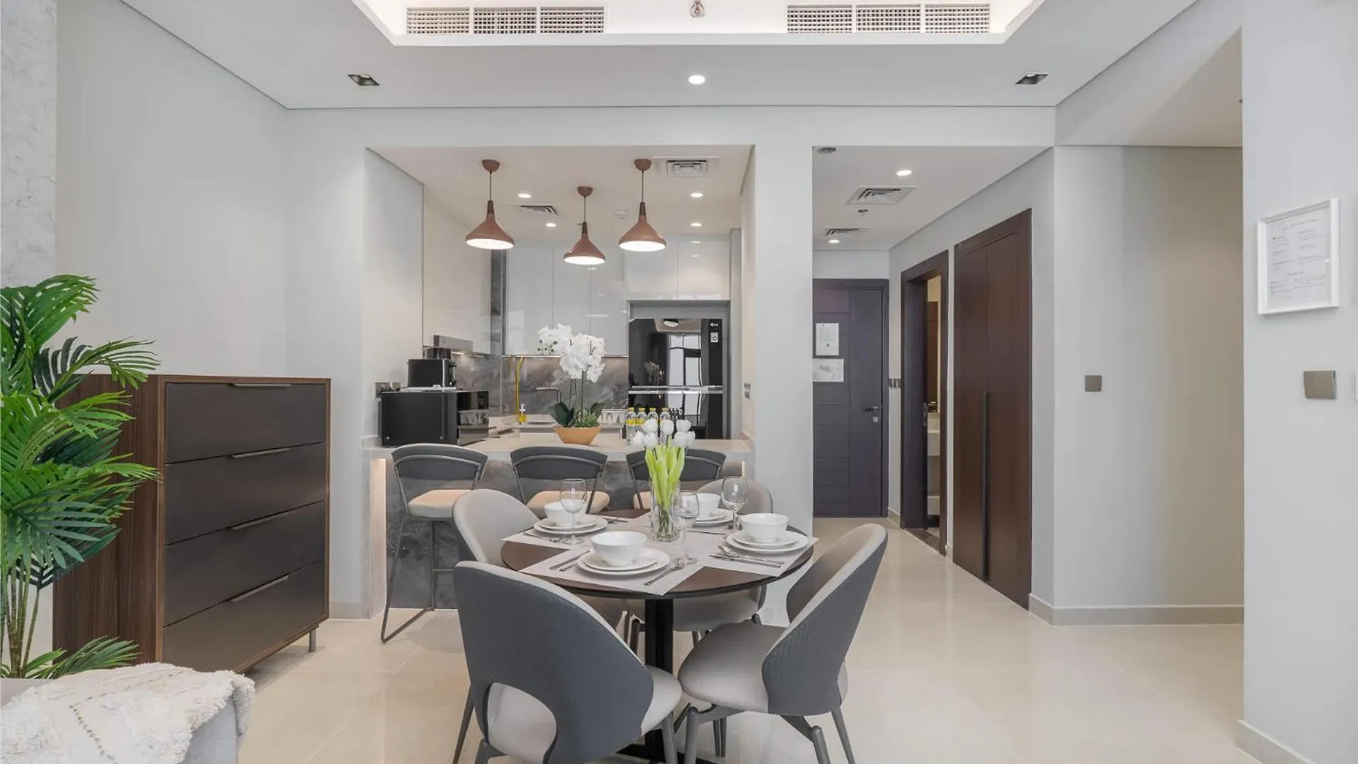 Fabulous And Spacious 2Br In Nobles Tower Dubai