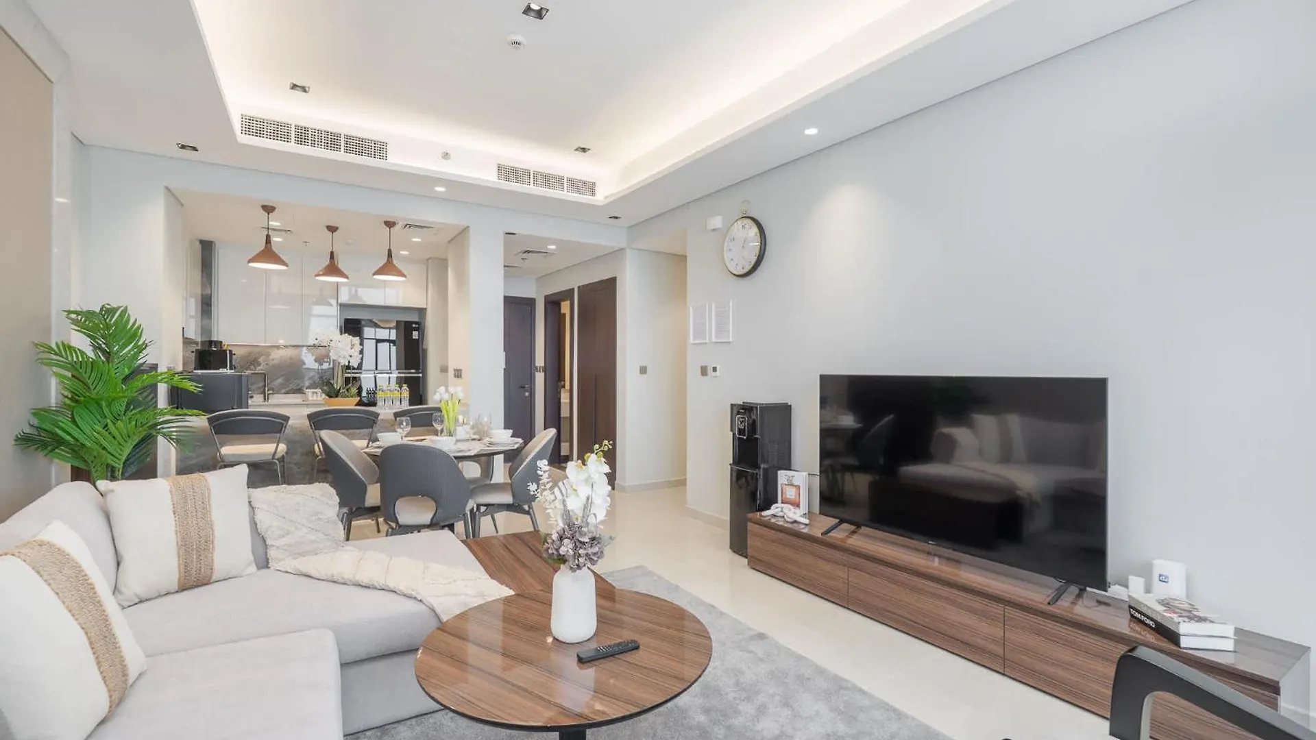 Fabulous And Spacious 2Br In Nobles Tower Dubai Apartment