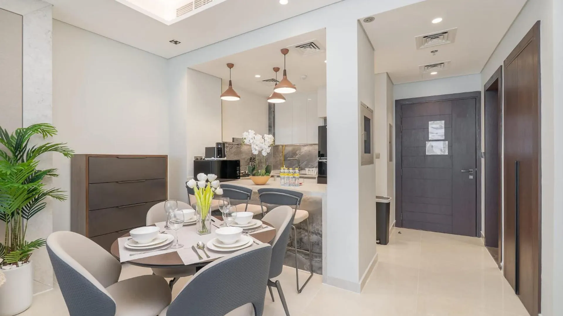 Fabulous And Spacious 2Br In Nobles Tower Dubai